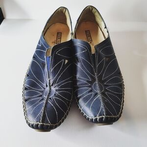 Pikolinos Women’s Leather Slip-On Loafers | Navy Blue Embroidered Flats size 9